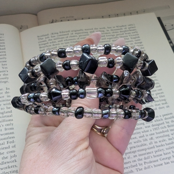 Black and Clear Beaded Bracelet - Picture 3 of 8